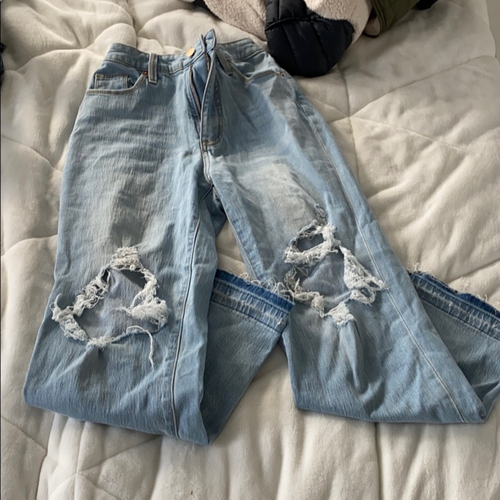 Light wash mom jeans